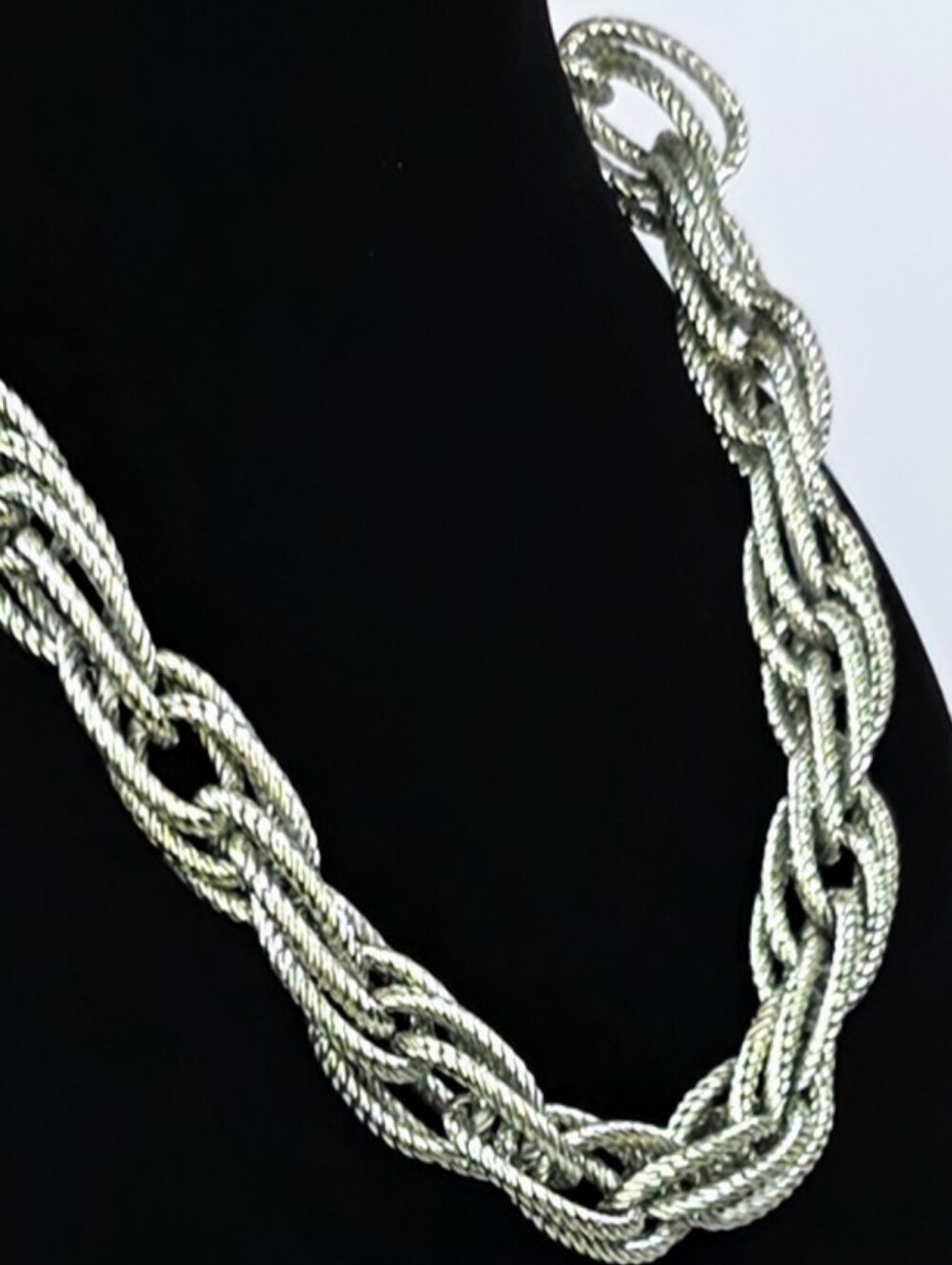 💎Silver Tone Textured Chain Link Statement Necklace Chunky Modern EUC - Picture 4 of 4
